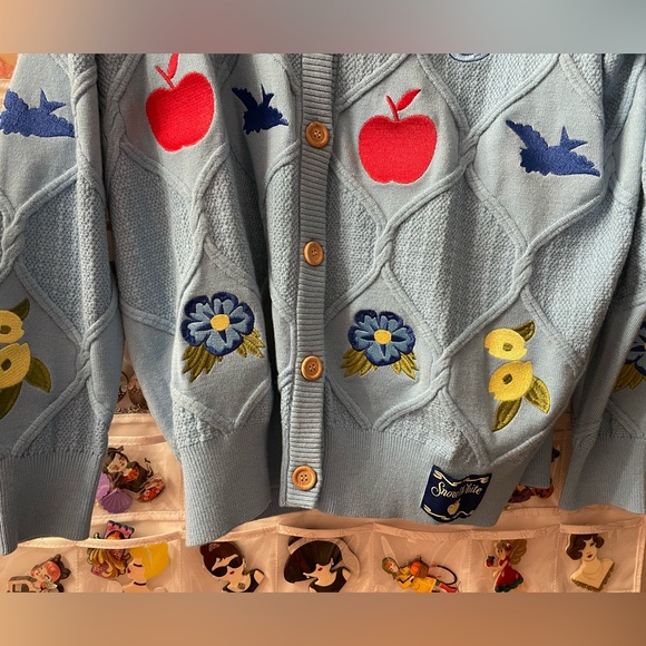 Disney Snow White and the Seven Dwarfs Snow White Diamond
Cardigan - Picture 12 of 16